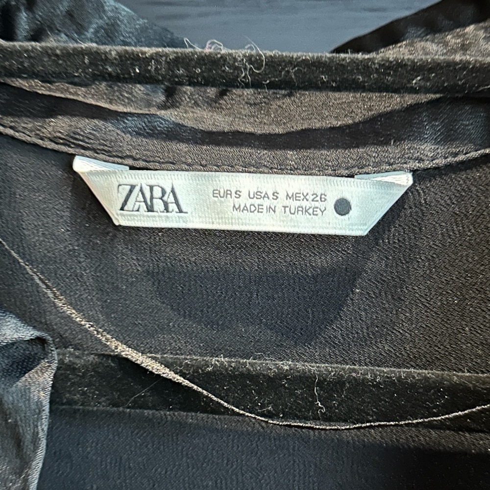 Zara Ruched Button Top - Picture 4 of 4